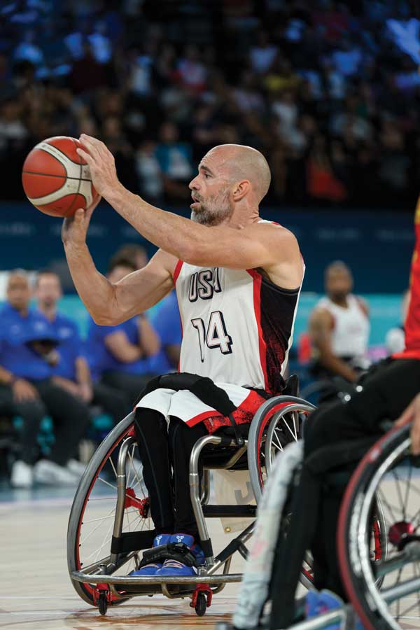 Paul Schulte ('05 BS, Mechanical Engineering) in a Moving Mavs basketball game